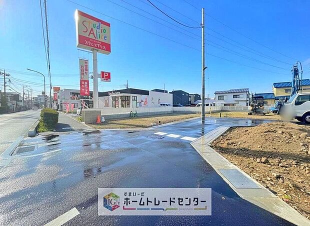モデルハウスのご案内や、仕様や色の説明も細かくさせていただきます。弊社は飯田グループホールディングス唯一の販売専門会社になるので、細部まで説明いたします。もちろん住宅ローンのご相談だけでも大丈夫です。