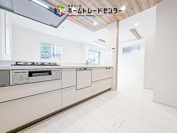 キッチンスペースはご家族みんなで作業ができるスペースを確保しております。みんなで楽しくお料理やお片付けをすれば、家事の時間も家族のコミュニケーションの時間に変わります。