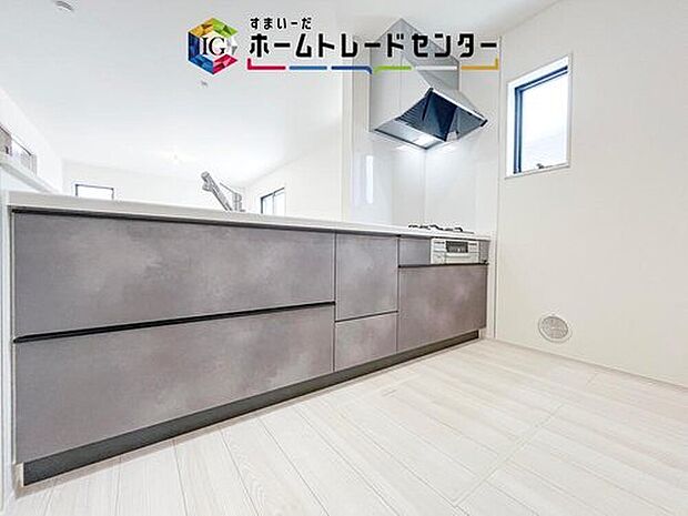 キッチンスペースはご家族みんなで作業ができるスペースを確保しております。みんなで楽しくお料理やお片付けをすれば、家事の時間も家族のコミュニケーションの時間に変わります。