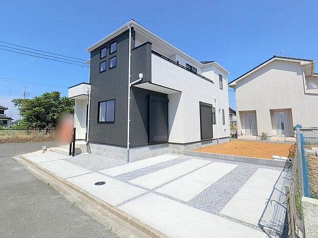 【類似外観同仕様】【類似外観同仕様】類似外観同仕様の物件になります。扉や窓の開口部の位置やデザインが異なります。建物のプレゼンテーションやモデルハウスのご案内も行っているので、お気軽にお問い合わせください。