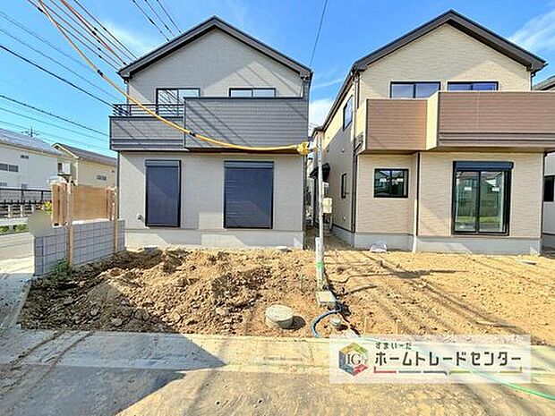 【【敷地内駐車場】】目の届きやすい場所に駐車場があるので安心感があります。また、荷物をたくさん持った状態でも車を降りてすぐ建物内に入ることができ、子どもを持つファミリー世帯にもおすすめです。