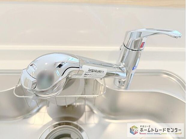 【【浄水器】】浄水カートリッジ内蔵で場所を取らずに見た目もスッキリ。ノズルはシャワーヘッドになっておりお掃除も楽々です。