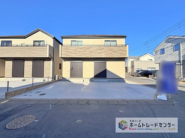 【【カースペース3台】】カースペースが3台分ございますので、家族分の自転車を駐輪したり、急な来客用の駐車スペースとしてもお使いいただけます。

