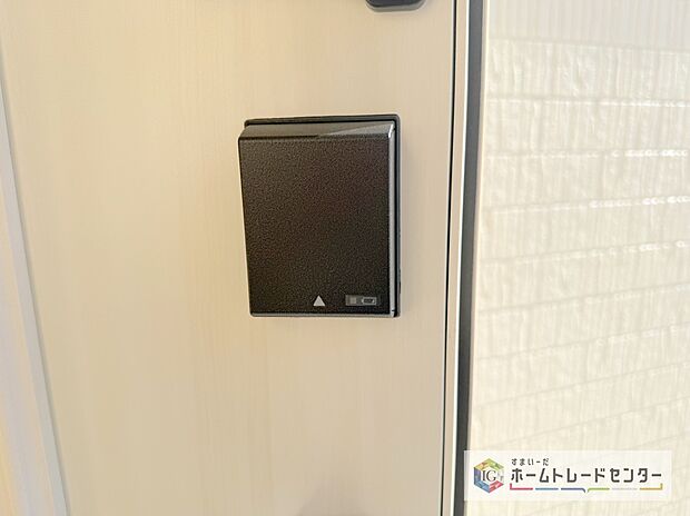 【【スマートキー】】たくさんお買い物をした時や、お子様を抱っこしながらでも簡単に開けられるのが便利。急いでいる時でも鍵を取り出さずに済みます。
