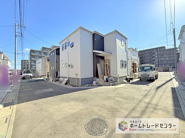 【前面道路含む現地写真】土日のご予約はもちろん、平日やお仕事のお時間に合わせてのご案内も実施しています。まずはお客様のご都合をお伺いさせて頂き、それに合う形で物件のご紹介をさせていただきます。お気軽にお問い合わせください。