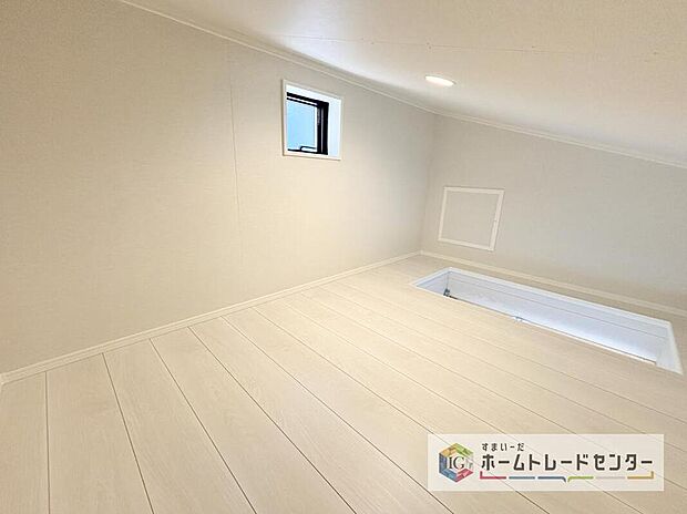 【収納】小屋裏収納は、ストーブやクリスマスツリー、ひな人形などの季節もの、スキーや釣り道具、テントなどのレジャー用品もたっぷり収納できます！