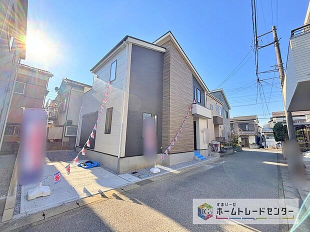 【現地外観写真】全体的に開放感があり、建物自体も開口部を多く設けておりますので、明るさと風通しの良さは自信をもってお勧めできます。両方とも建物の見栄えはもちろん、機能にも大きく影響いたしますので大切なポイントです。