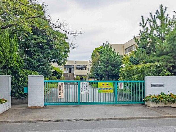 春日部市立豊野中学校（約1,600m）