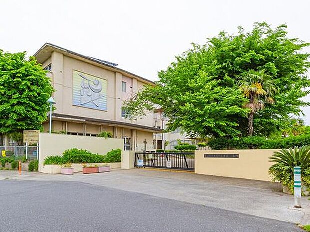 越谷市立大袋北小学校(約400m)