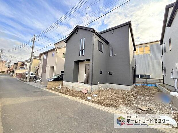 【【カースペース2台】】カースペースが2台分ございますので、家族分の自転車を駐輪したり、急な来客用の駐車スペースとしてもお使いいただけます。