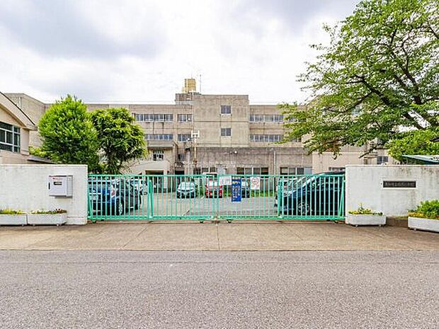 草加市立稲荷小学校(約820m)
