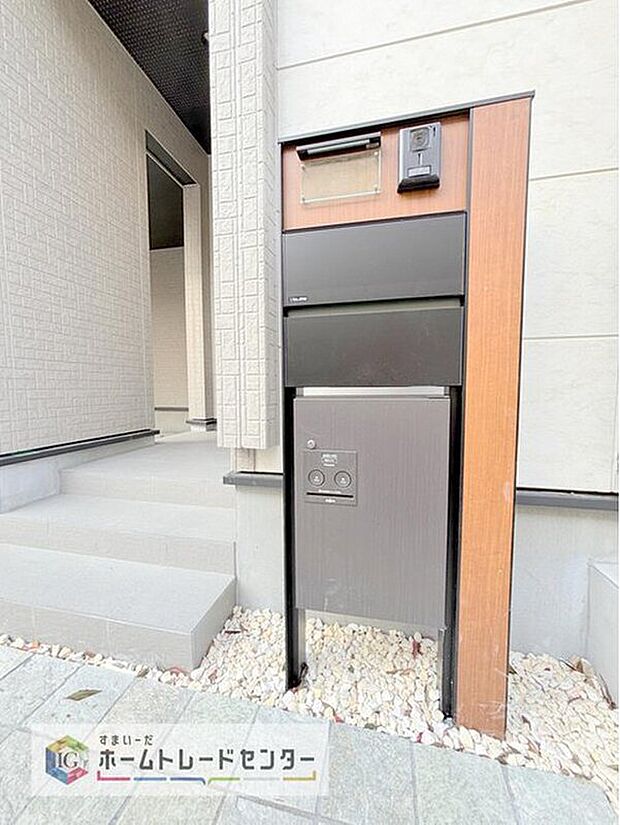 【【宅配BOX】】戸建用の宅配ボックスを設置。通販でのお買い物などお荷物が届く予定があっても時間を気にせず外出できるので大変便利です。