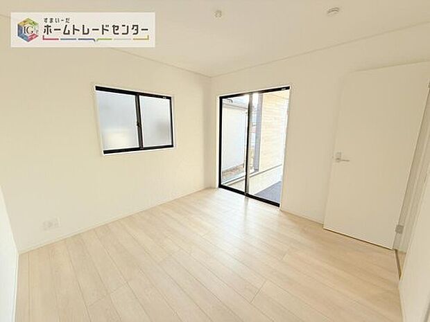 【リビング以外の居室】2面採光の洋室です。窓からの眺望もよくなり視界が広いので、部屋にいても飽きません、そしてもちろん大切なのは明るさと風通し、明るい日差しと心地よい風で自分のお部屋でくつろげる贅沢をご提供します。