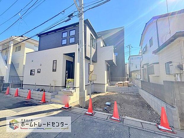 【【カースペース2台】】カースペースが2台分ございますので、家族分の自転車を駐輪したり、急な来客用の駐車スペースとしてもお使いいただけます。