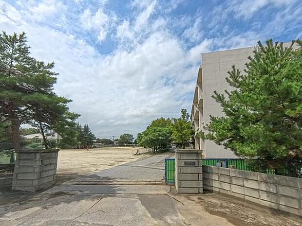 春日部市立武里小学校（約380m）