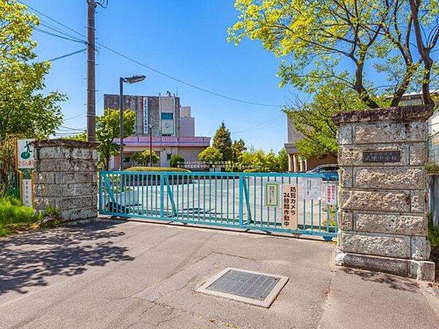 春日部市立武里中学校（約680m）