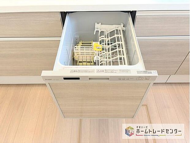 【【食器洗浄乾燥機】】忙しい奥様の味方、後片付けもラクラクなビルトイン食洗機付き。洗い終わった食器の水切りや乾燥としても便利です。
