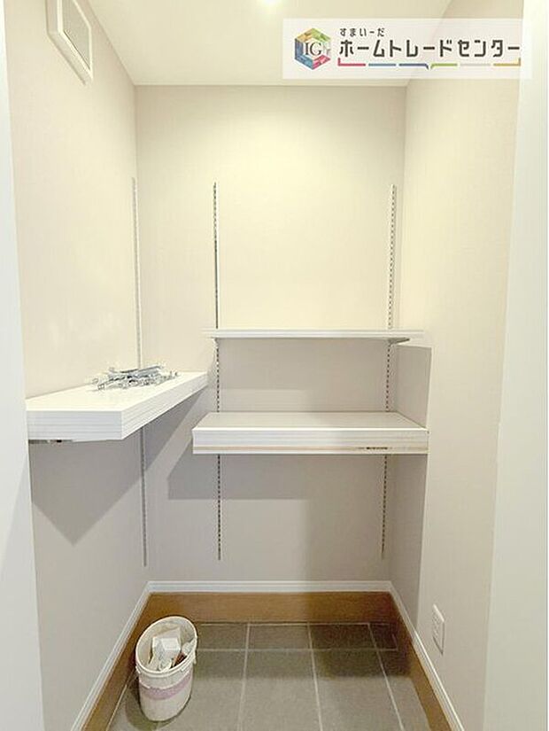 【【シューズインクローク】】ロングブーツやトレッキング靴もすっぽり収まる玄関収納。靴はもちろんベビーカーやお子さんの遊び道具なども置いていただけます。