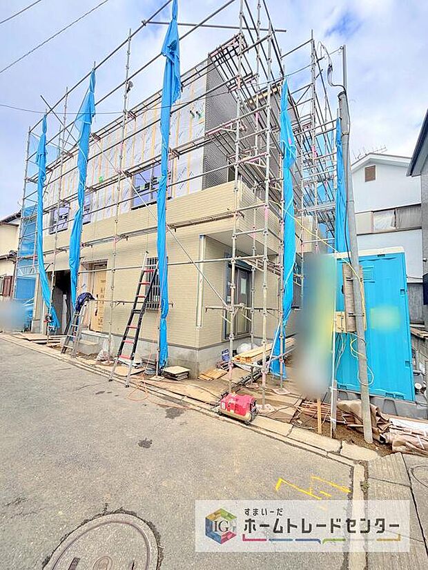 【前面道路含む現地写真】資料請求やご案内も即日対応いたします♪同じ施工例の物件見学や、完成イメージプレゼンテーションも承っております。どのような建物が建つか、間取りの広さは？など気になる点を一つ一つご説明させていただきます。