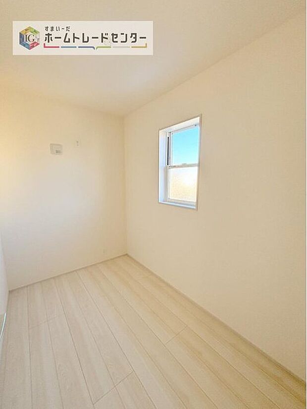 【【テレワークスペース】】デスクを置いて書斎のように使えるテレワークスペースをご用意しております。プライベートと仕事の時間を分けたい方必見です。