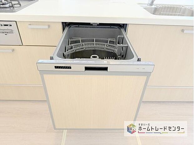 【【食器洗浄乾燥機】】忙しい奥様の味方、後片付けもラクラクなビルトイン食洗機付き。洗い終わった食器の水切りや乾燥としても便利です。