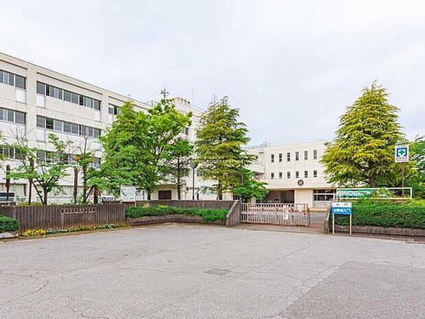 春日部市立葛飾中学校（約1,800m）