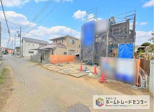 【前面道路含む現地写真】完成してからは見ることのできない、施工方法や構造をしっかりとご確認いただけるのが、建築中の住宅の大きなメリットです。専門知識を持ったスタッフがご説明させていただきます。お気軽にお問い合わせください。
