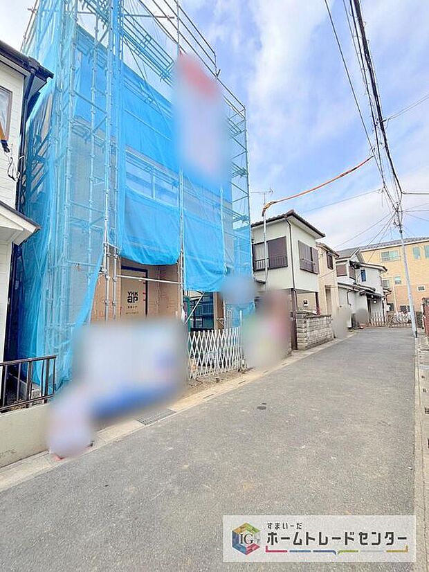 【現地外観写真】完成してからは見ることのできない、施工方法や構造をしっかりとご確認いただけるのが、建築中の住宅の大きなメリットです。専門知識を持ったスタッフがご説明させていただきます。お気軽にお問い合わせください。