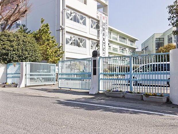 春日部市立春日部中学校（約850m）