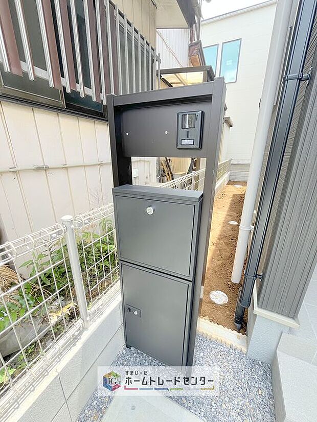 【【宅配BOX】】戸建用の宅配ボックスを設置。通販でのお買い物などお荷物が届く予定があっても時間を気にせず外出できるので大変便利です。
