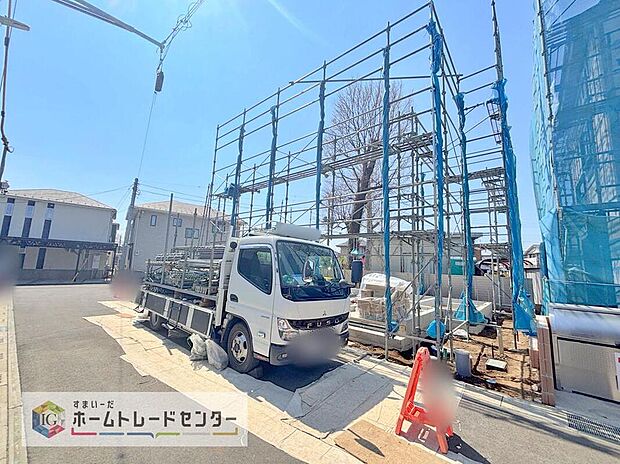 【現地外観写真】モデルハウスのご案内や、仕様や色の説明も細かくさせていただきます。弊社は飯田グループホールディングス唯一の販売専門会社になるので、細部まで説明いたします。もちろん住宅ローンのご相談だけでも大丈夫です。