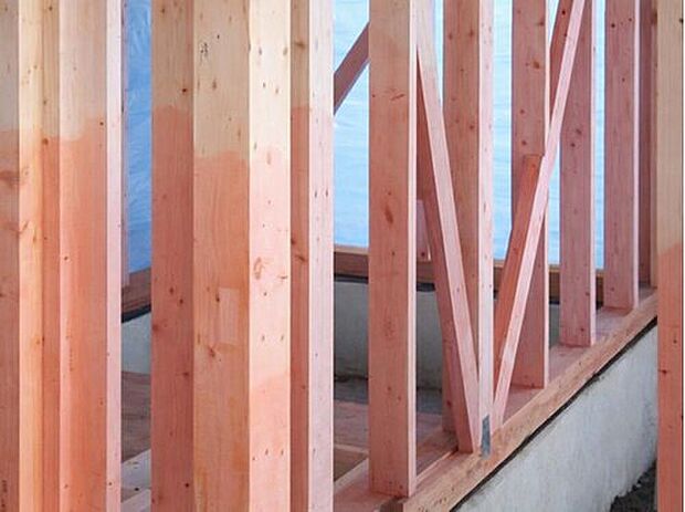 【【防蟻処理】】シロアリの侵入・被害を防ぐための処置。 予防駆除剤などを使用し、木造住宅へのシロアリ被害を防ぎます。