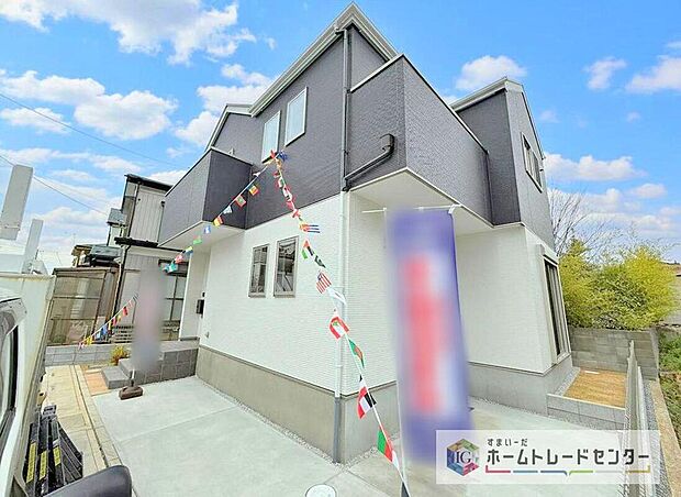 【現地外観写真】爽やかな青空と陽光に包まれる心地よい住空間。ネットでは分からない現地の魅力をぜひご覧ください。人生で大切なお住まいですので、ゆっくりとご見学ください。