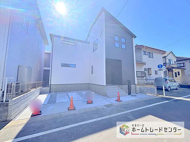 【現地外観写真】爽やかな青空と陽光に包まれる心地よい住空間。ネットでは分からない現地の魅力をぜひご覧ください。人生で大切なお住まいですので、ゆっくりとご見学ください。