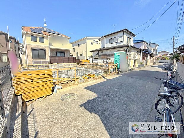 【前面道路含む現地写真】資料請求やご見学は即日対応可能♪陽当りや通風など住みやすさの工夫が満載。資料に載っていない街並みや周辺環境は、ぜひ現地で実際にお確かめください。