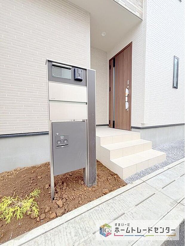 【【宅配BOX】】戸建用の宅配ボックスを設置。通販でのお買い物などお荷物が届く予定があっても時間を気にせず外出できるので大変便利です。

