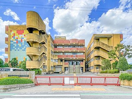 越谷市立千間台中学校 850m 　(徒歩11分)