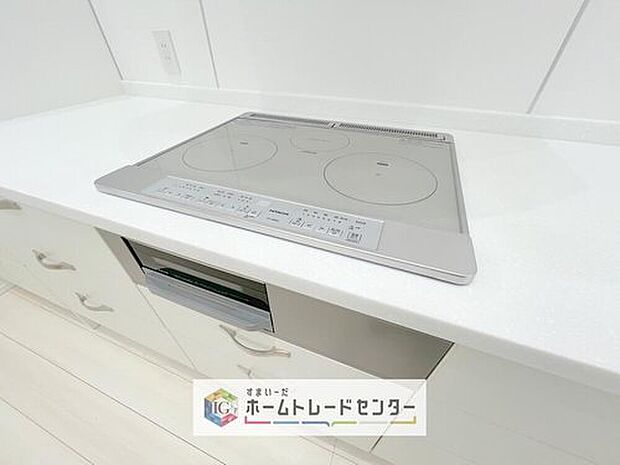 【【IHコンロ】】火を使わないIHコンロで毎日のお料理も安心快適。お手入れしやすいフラット天板で、家事の負担も軽減できます♪