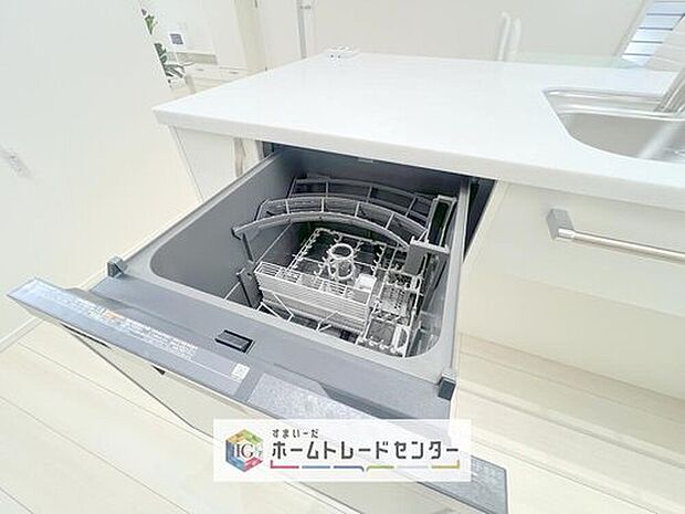 【【食洗機】】食後の片付けをサポートする食洗機付き。手洗いの手間を減らし、家族との時間や自分の時間をよりゆったり使えます♪