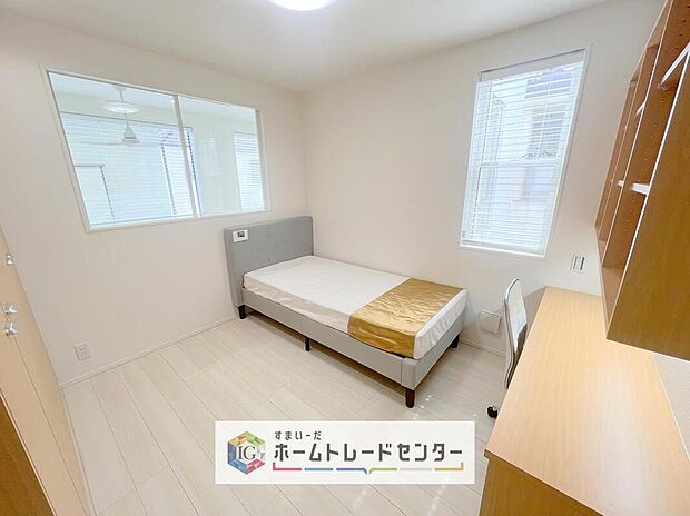 【リビング以外の居室】2面採光の洋室です。窓からの眺望もよくなり視界が広いので、部屋にいても飽きません、そしてもちろん大切なのは明るさと風通し、明るい日差しと心地よい風で自分のお部屋でくつろげる贅沢をご提供します。