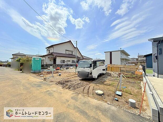 【現地写真】どのような建物が建つか、間取りの広さはどうかなど、気になる点は丁寧にご説明いたします。資料請求やご案内は即日対応いたします。土日や平日、お仕事終わりの時間など、ご都合に合わせてご案内いたします。