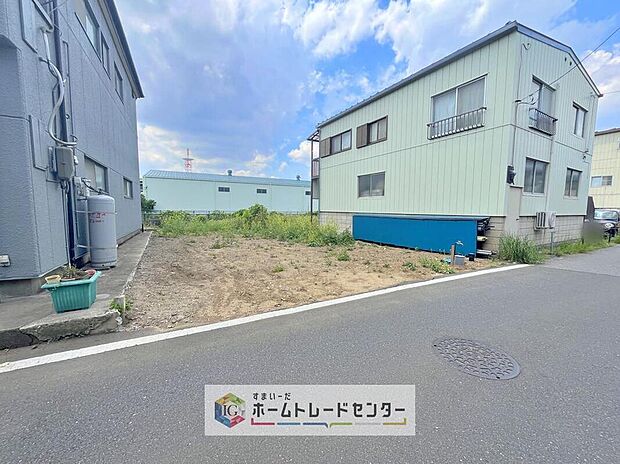 【現地外観写真】どのような建物が建つか、間取りの広さはどうかなど、気になる点は丁寧にご説明いたします。資料請求やご案内は即日対応いたします。土日や平日、お仕事終わりの時間など、ご都合に合わせてご案内いたします。