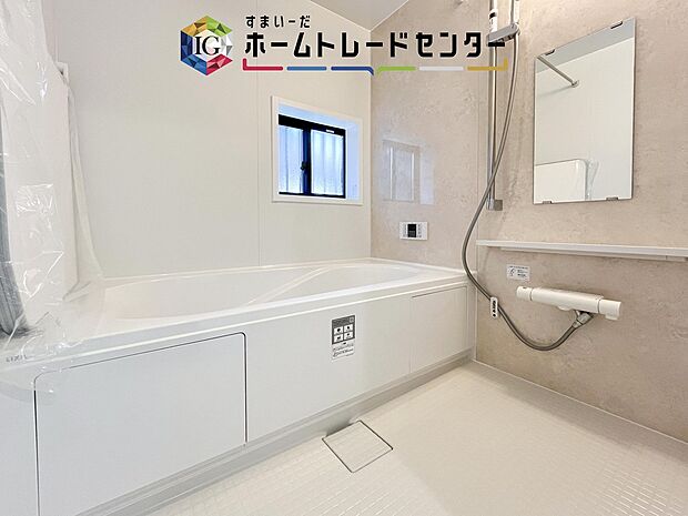 【【浴室】】一坪タイプのユニットバスは、足をしっかりと延ばして一日の疲れを癒すことが可能です。浴室暖房乾燥機も完備しておりますので、カビの心配が無いのはもちろん、雨の日のお洗濯物はお風呂で乾かせます。