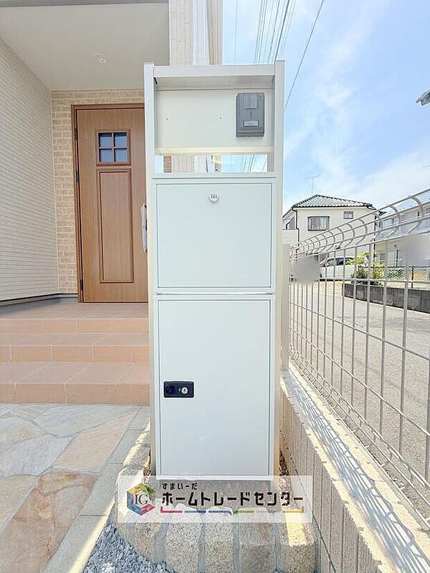 【宅配ボックス】戸建用の宅配ボックスを設置。通販でのお買い物などお荷物が届く予定があっても時間を気にせず外出できるので大変便利です。