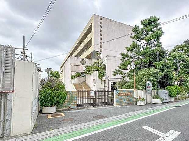 草加市立瀬崎中学校(約1,600m)