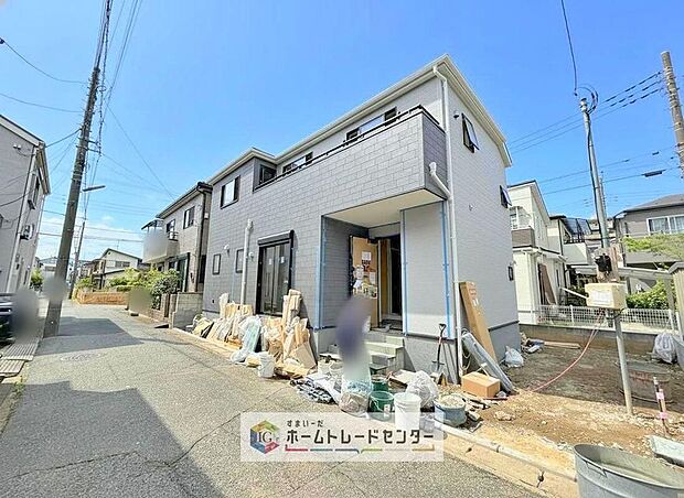 【現地外観写真】爽やかな青空と陽光に包まれる心地よい住空間。ネットでは分からない現地の魅力をぜひご覧ください。人生で大切なお住まいですので、ゆっくりとご見学ください。