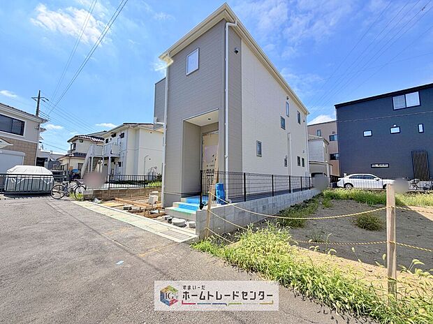 【前面道路含む現地写真】資料請求やご見学は即日対応可能♪陽当りや通風など住みやすさの工夫が満載。資料に載っていない街並みや周辺環境は、ぜひ現地で実際にお確かめください。