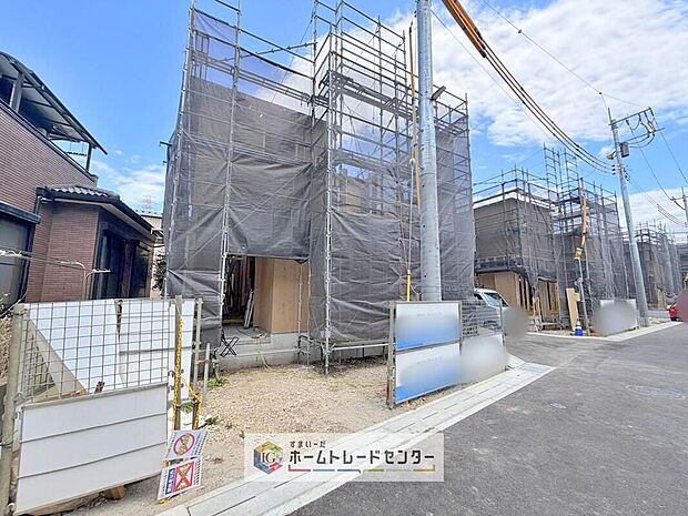 【現地外観写真】モデルハウスのご案内や、仕様や色の説明も細かくさせていただきます。弊社は飯田グループホールディングス唯一の販売専門会社になるので、細部まで説明いたします。もちろん住宅ローンのご相談だけでも大丈夫です。