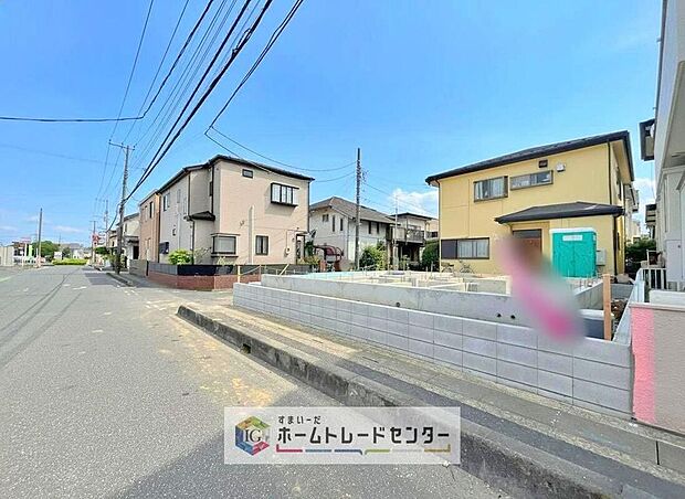 【現地外観写真】どのような建物が建つか、間取りの広さはどうかなど、気になる点は丁寧にご説明いたします。資料請求やご案内は即日対応いたします。土日や平日、お仕事終わりの時間など、ご都合に合わせてご案内いたします。