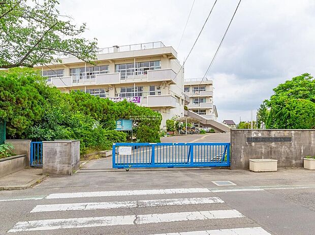 越谷市立平方小学校(約450m)